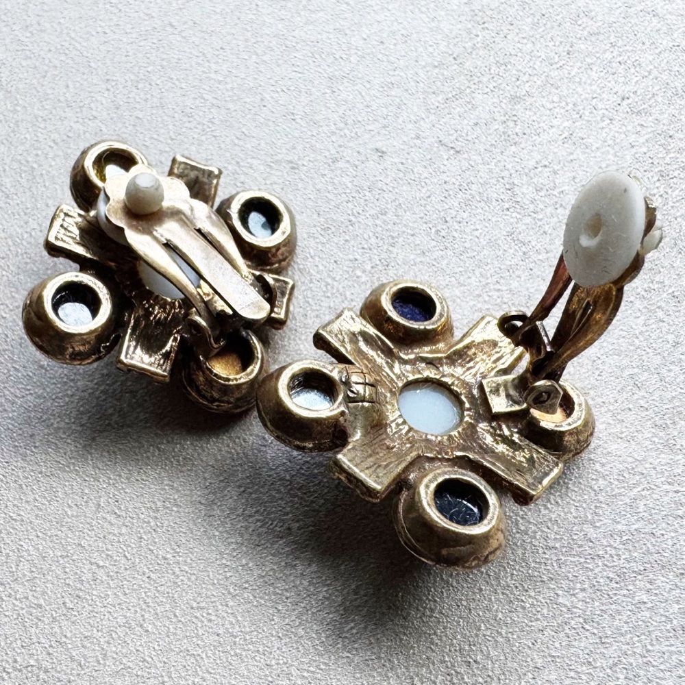 Vintage Multicolor Gripoix Clip-on Earrings - Picture 4 of 7